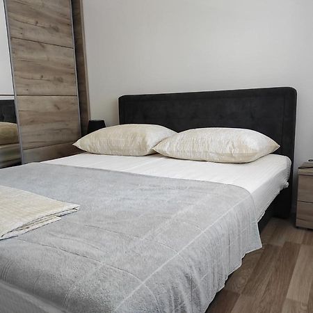 One Bedroom Apartment Gogo With Private Parking 네움 외부 사진