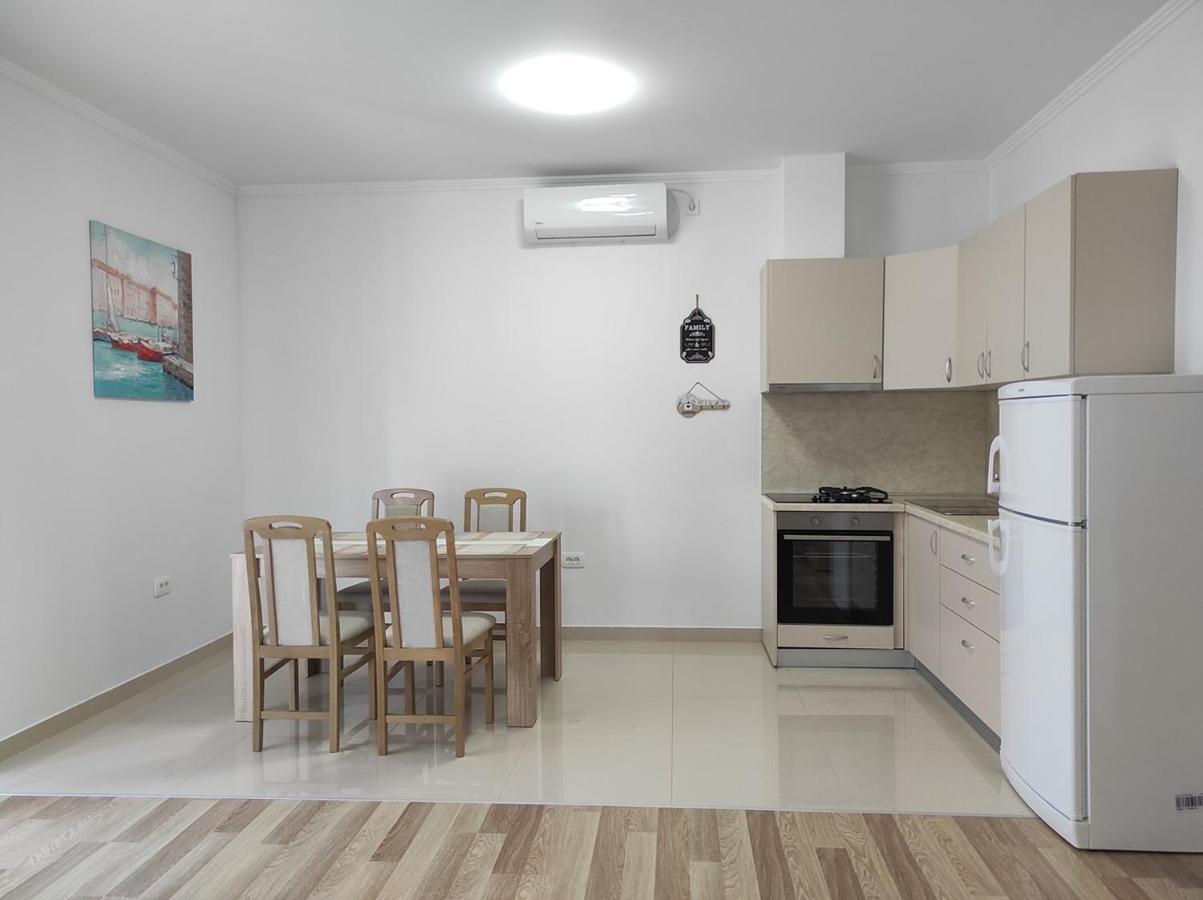 One Bedroom Apartment Gogo With Private Parking 네움 외부 사진