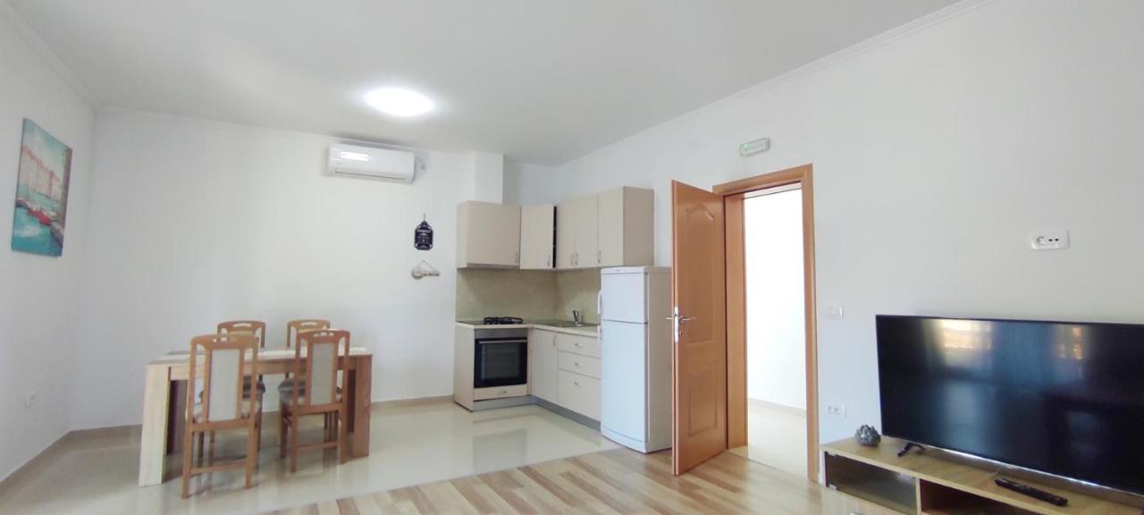 One Bedroom Apartment Gogo With Private Parking 네움 외부 사진