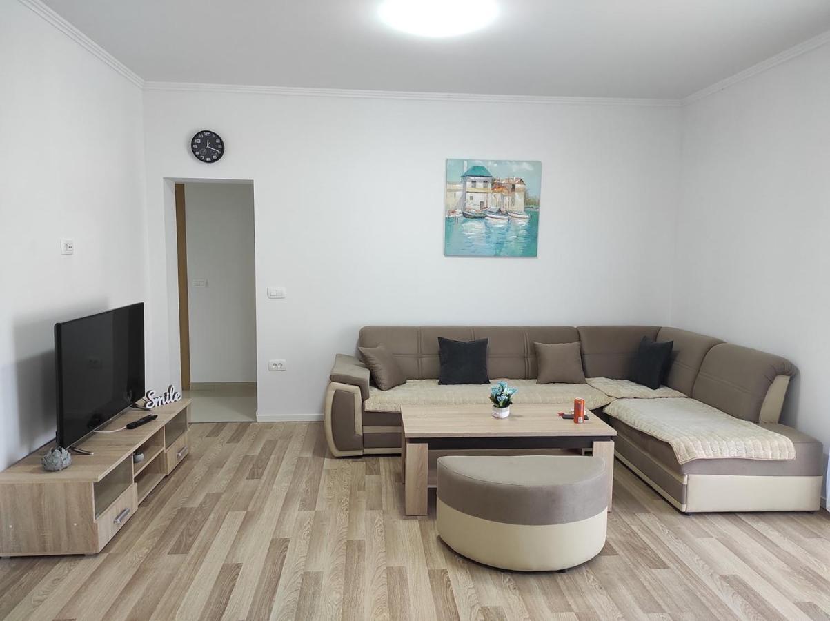 One Bedroom Apartment Gogo With Private Parking 네움 외부 사진