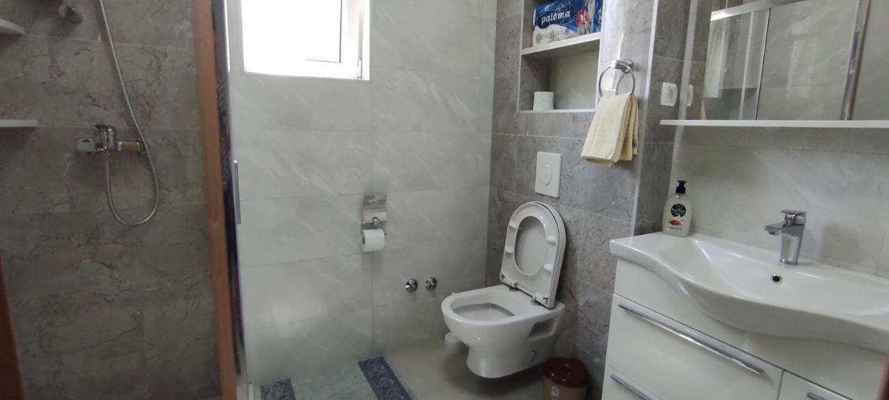 One Bedroom Apartment Gogo With Private Parking 네움 외부 사진