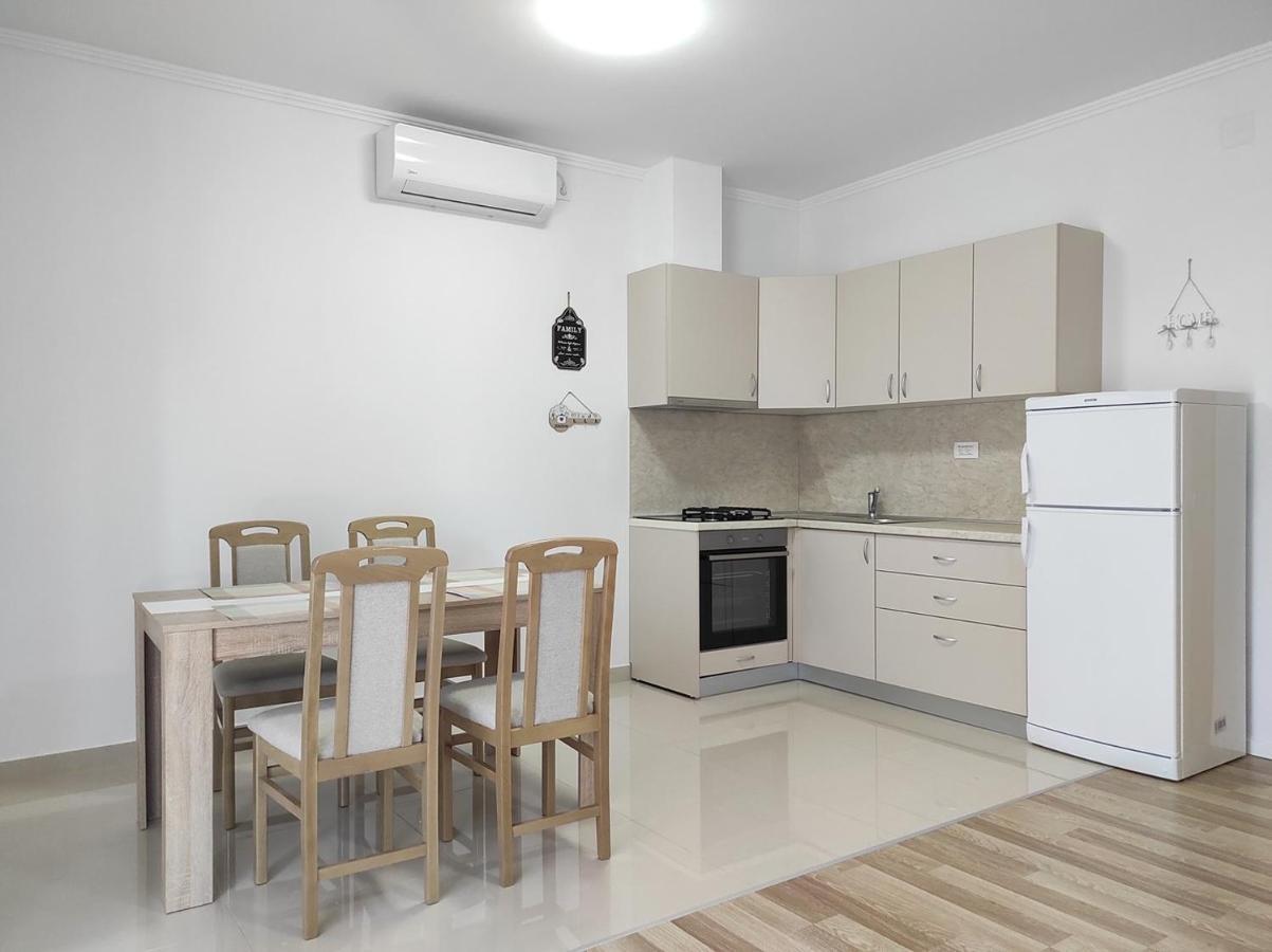 One Bedroom Apartment Gogo With Private Parking 네움 외부 사진